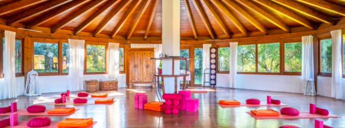 YOGA RETREAT Sardinien | Carolin Thywissen